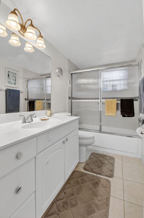 For Sale: $129,900 (2 beds, 2 baths, 860 Square Feet)