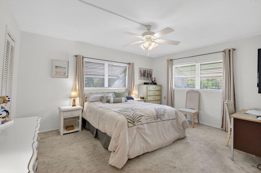 For Sale: $129,900 (2 beds, 2 baths, 860 Square Feet)