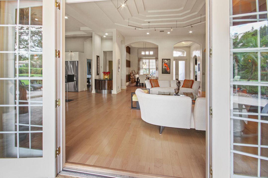 For Sale: $769,000 (3 beds, 2 baths, 2762 Square Feet)