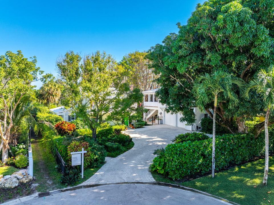 En Venta: $11,000,000 (6 camas, 4 baños, 4512 Pies cuadrados)