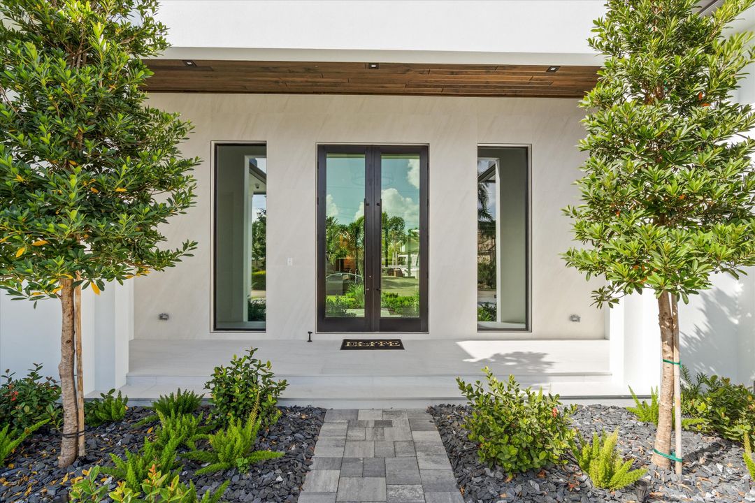 For Sale: $7,500,000 (5 beds, 6 baths, 5020 Square Feet)