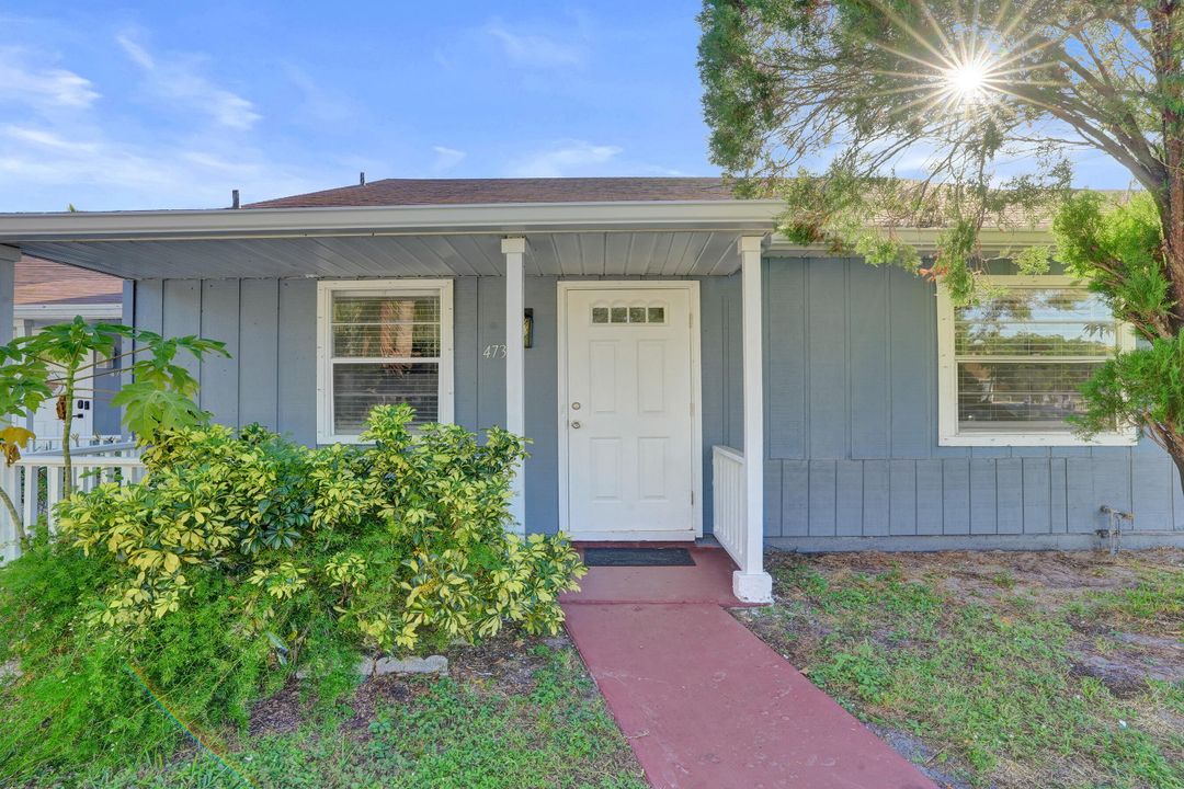 For Sale: $365,000 (2 beds, 2 baths, 994 Square Feet)