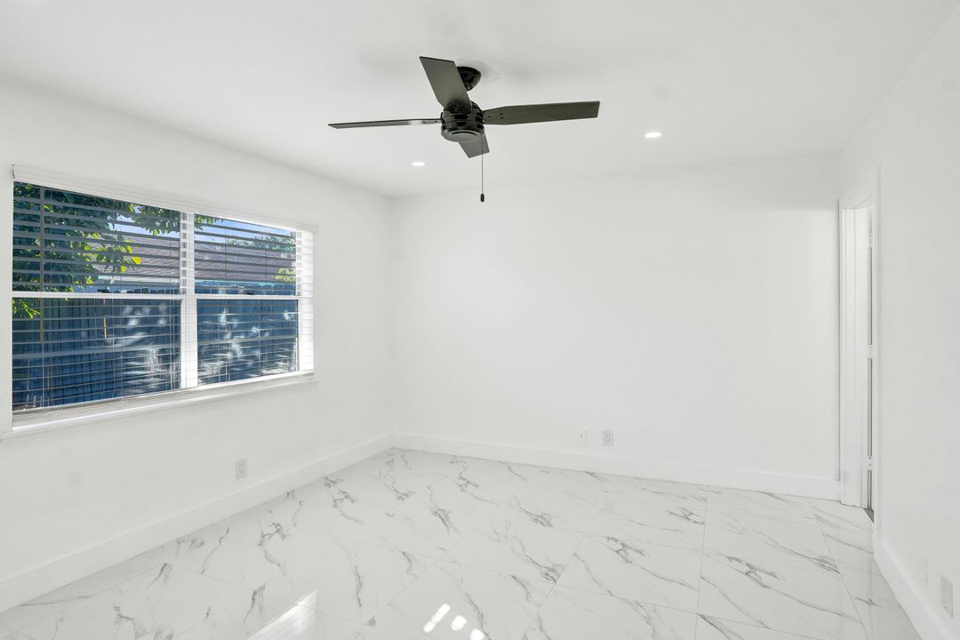 For Sale: $365,000 (2 beds, 2 baths, 994 Square Feet)