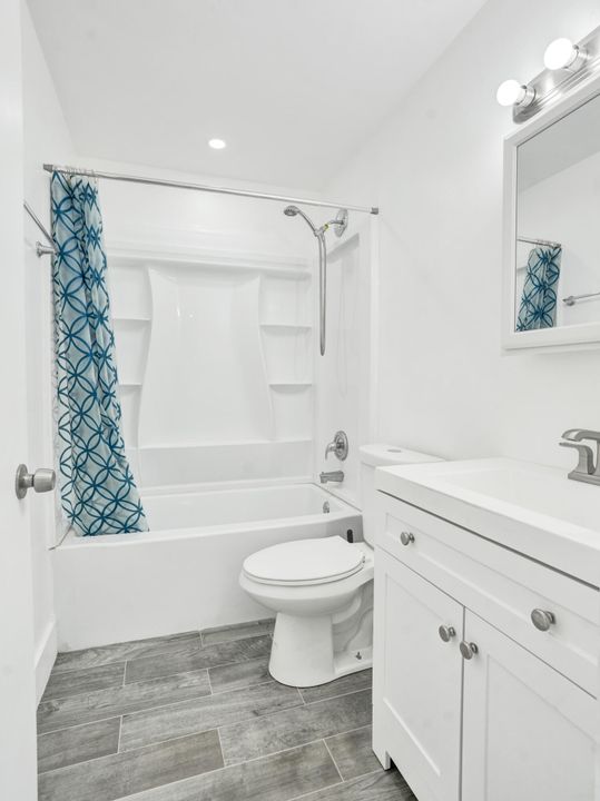 For Sale: $365,000 (2 beds, 2 baths, 994 Square Feet)