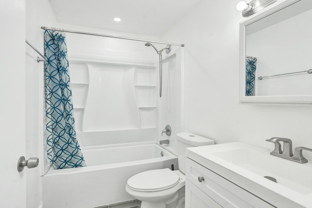 For Sale: $365,000 (2 beds, 2 baths, 994 Square Feet)