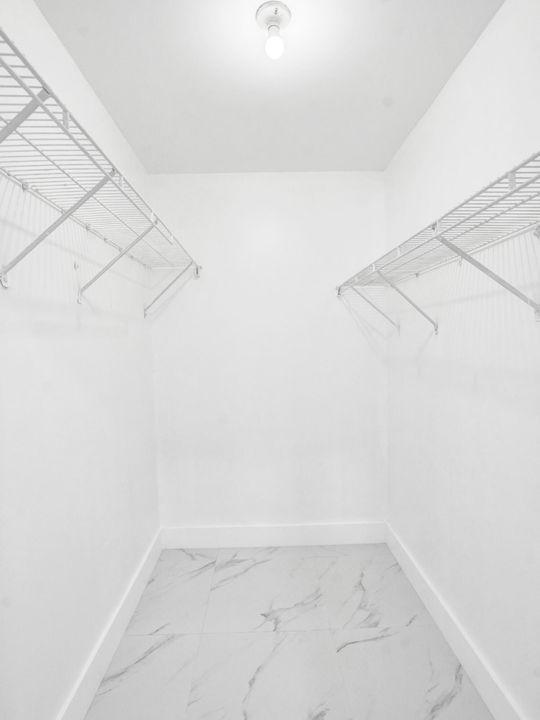 For Sale: $365,000 (2 beds, 2 baths, 994 Square Feet)