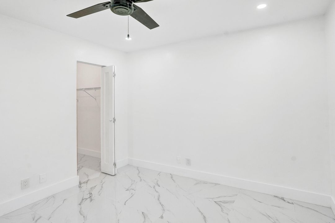 For Sale: $365,000 (2 beds, 2 baths, 994 Square Feet)