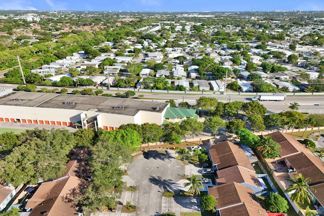 For Sale: $365,000 (2 beds, 2 baths, 994 Square Feet)