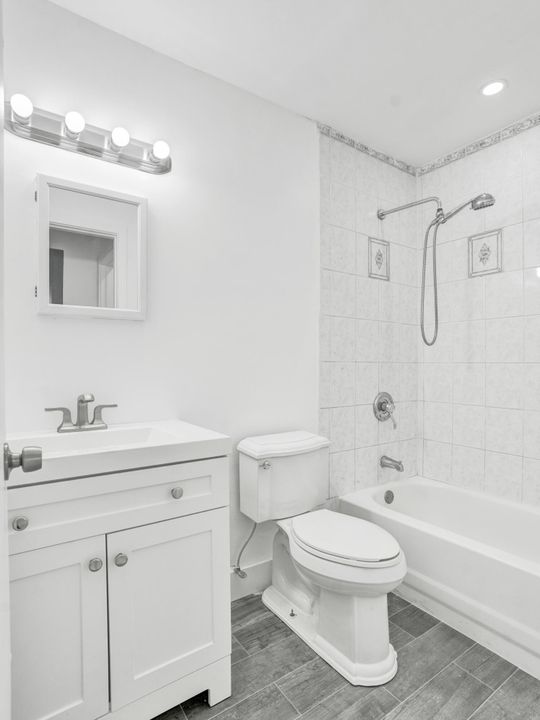 For Sale: $365,000 (2 beds, 2 baths, 994 Square Feet)