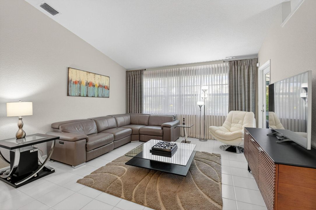 На продажу: $549,000 (2 спален, 2 ванн, 1426 Квадратных фут)