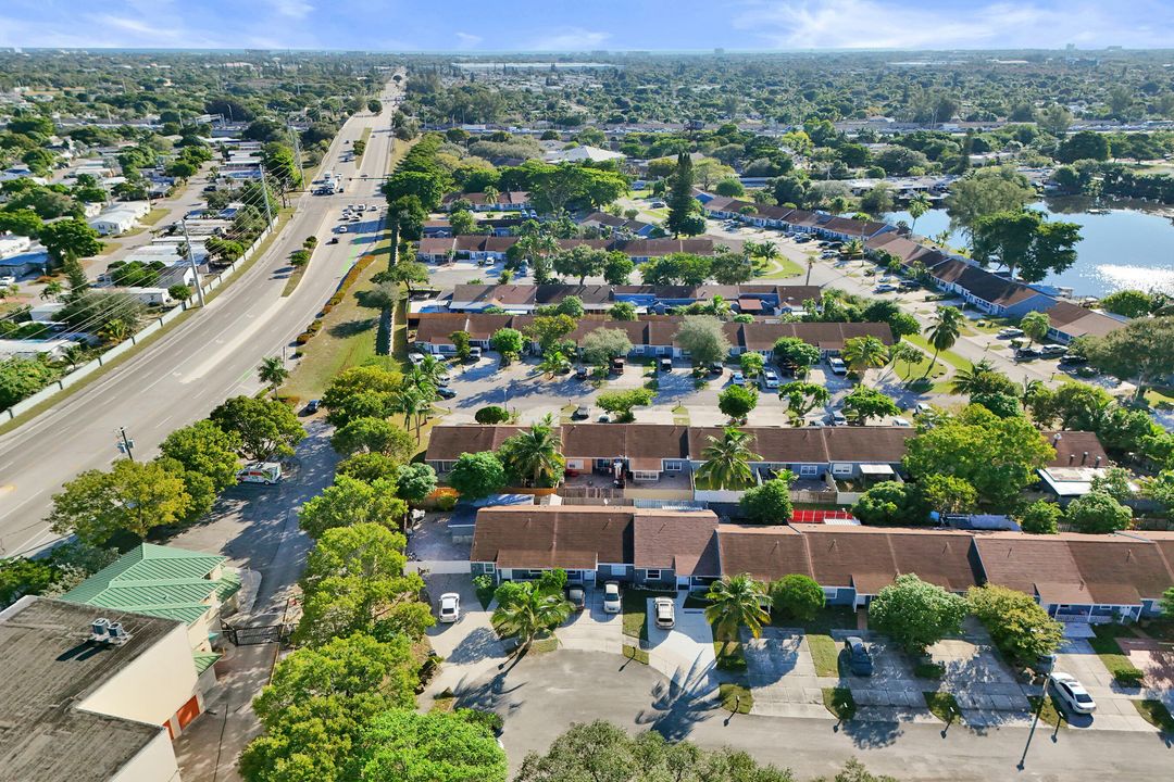 For Sale: $365,000 (2 beds, 2 baths, 994 Square Feet)