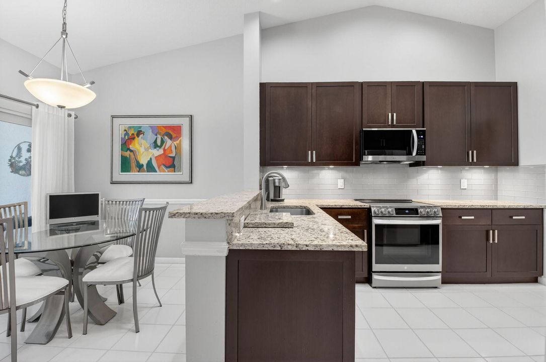 На продажу: $549,000 (2 спален, 2 ванн, 1426 Квадратных фут)