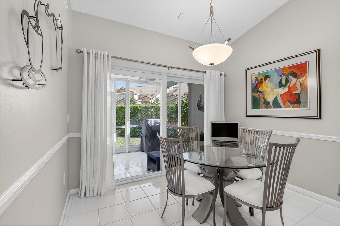 На продажу: $549,000 (2 спален, 2 ванн, 1426 Квадратных фут)