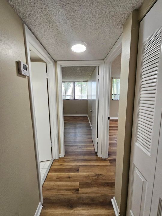 出租: $1,700 (2 贝兹, 1 浴室, 850 平方英尺)