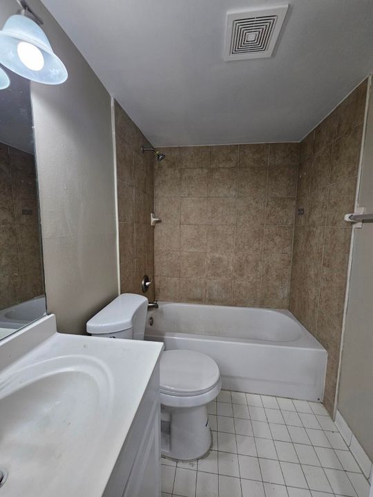 出租: $1,700 (2 贝兹, 1 浴室, 850 平方英尺)