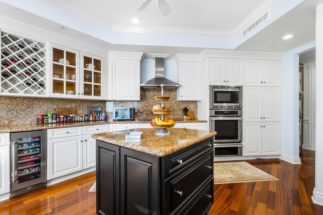 For Sale: $1,050,000 (3 beds, 3 baths, 3081 Square Feet)