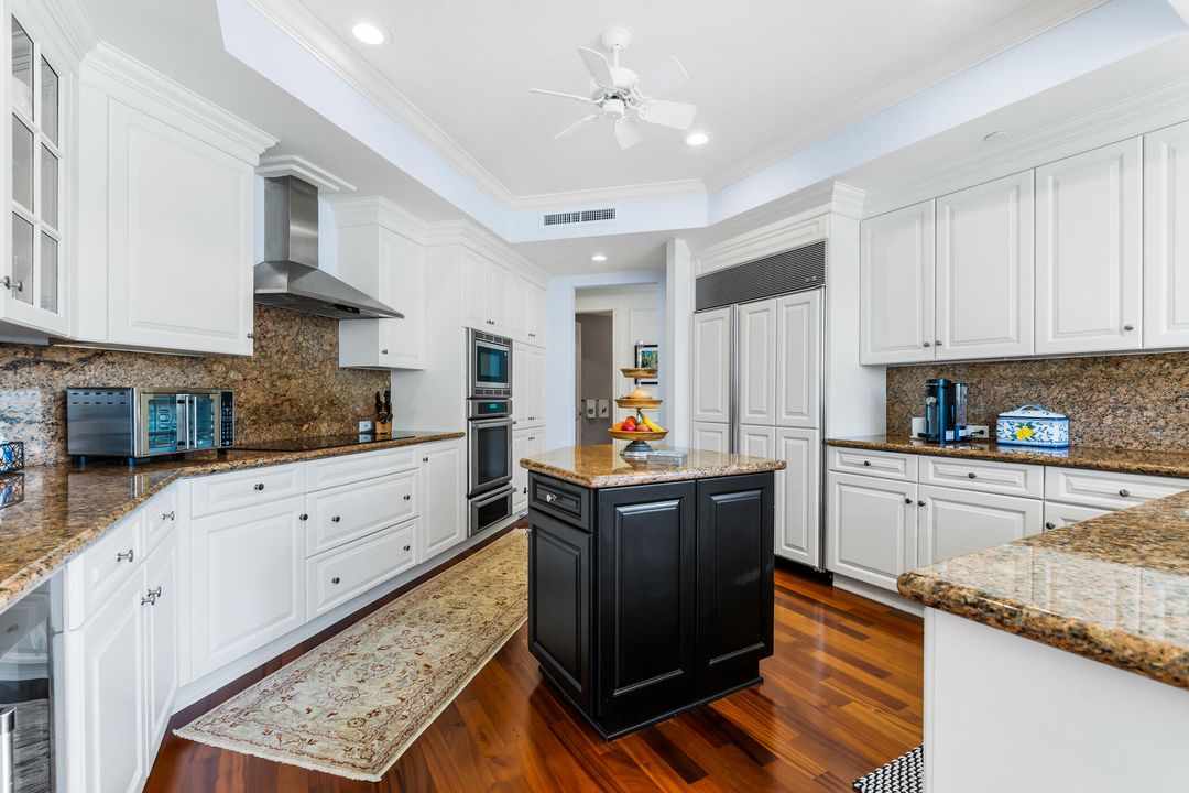 For Sale: $1,050,000 (3 beds, 3 baths, 3081 Square Feet)