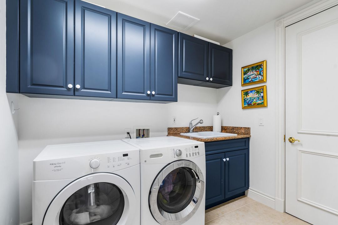 For Sale: $1,050,000 (3 beds, 3 baths, 3081 Square Feet)