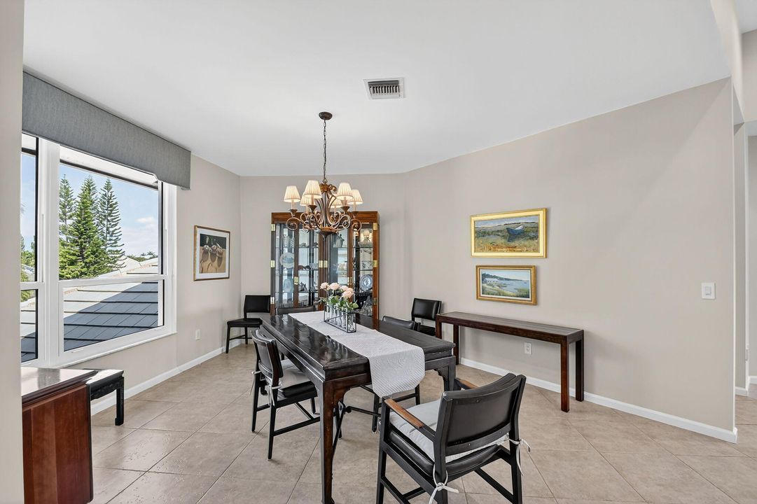 For Sale: $825,000 (3 beds, 2 baths, 3535 Square Feet)