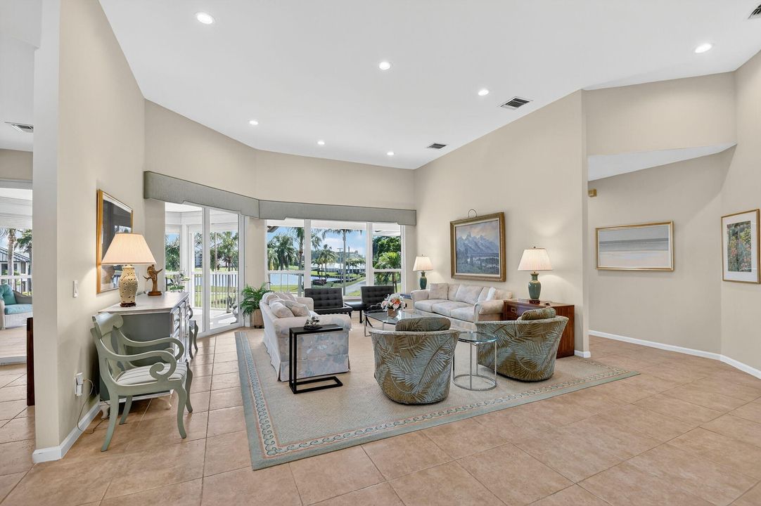 For Sale: $825,000 (3 beds, 2 baths, 3535 Square Feet)