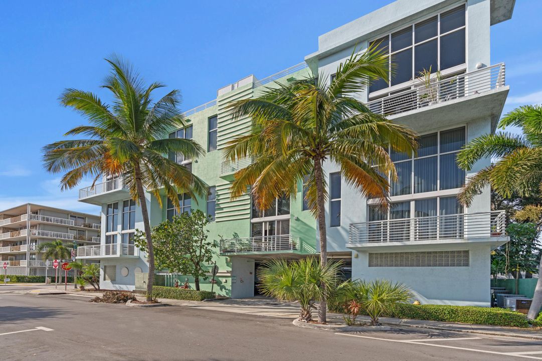 For Sale: $780,000 (2 beds, 2 baths, 2040 Square Feet)