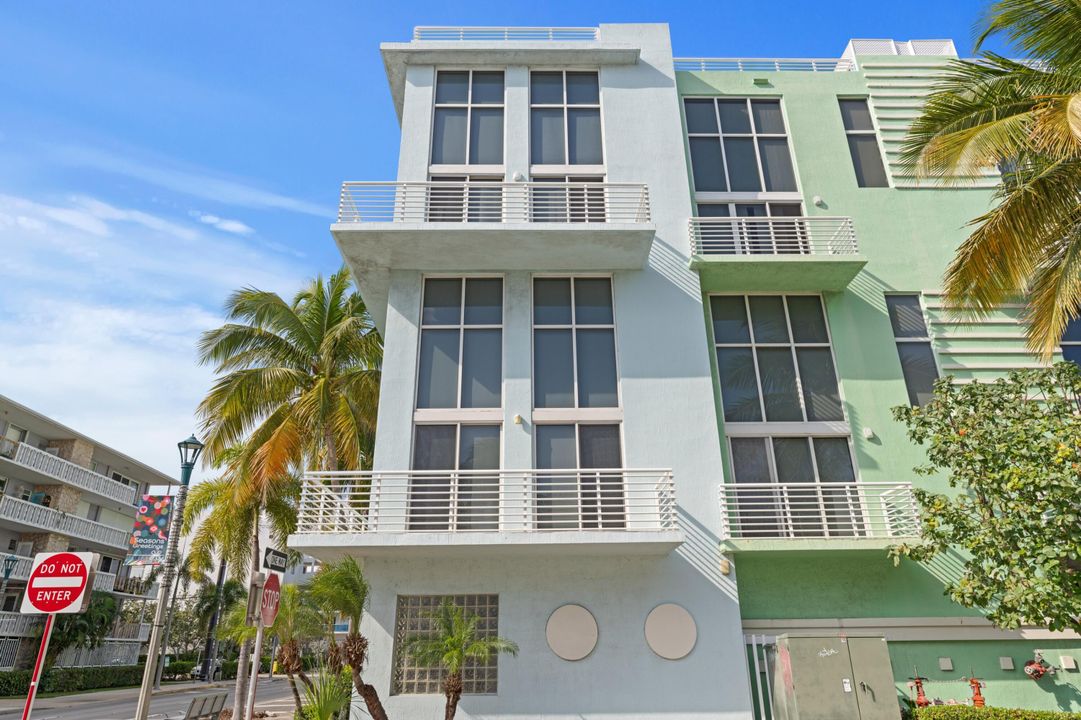For Sale: $780,000 (2 beds, 2 baths, 2040 Square Feet)