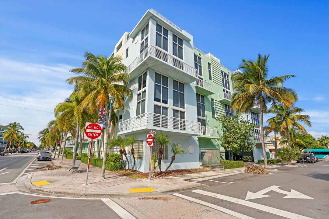 For Sale: $780,000 (2 beds, 2 baths, 2040 Square Feet)