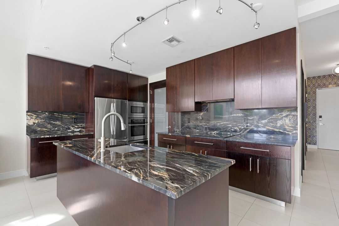 For Sale: $780,000 (2 beds, 2 baths, 2040 Square Feet)