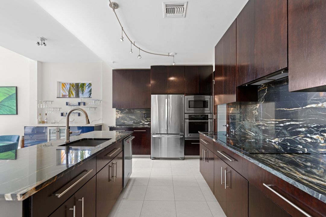 For Sale: $780,000 (2 beds, 2 baths, 2040 Square Feet)