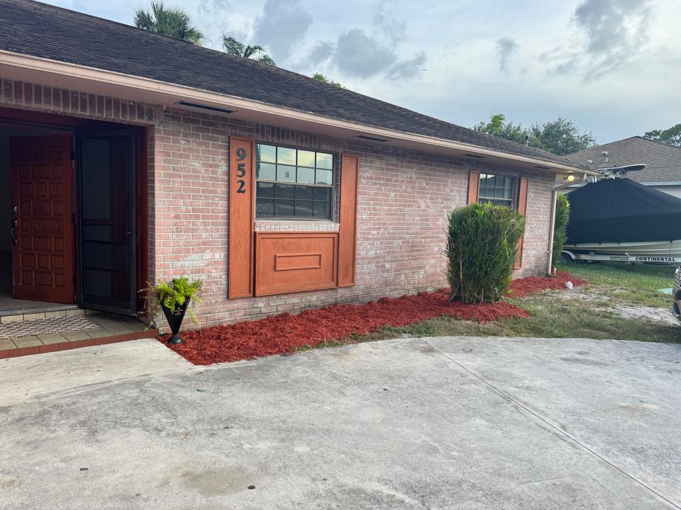 出租: $2,300 (3 贝兹, 2 浴室, 1896 平方英尺)