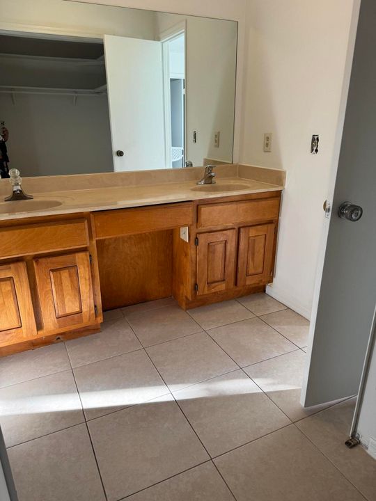 出租: $2,300 (3 贝兹, 2 浴室, 1896 平方英尺)