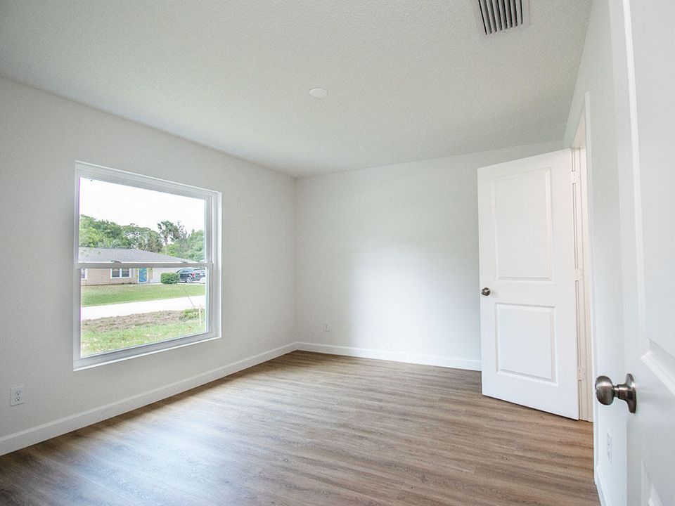 For Sale: $320,000 (3 beds, 2 baths, 1374 Square Feet)