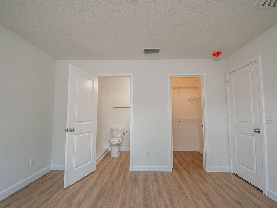 For Sale: $320,000 (3 beds, 2 baths, 1374 Square Feet)