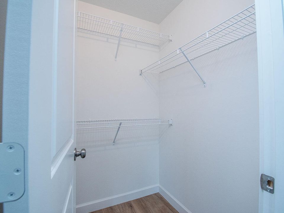 For Sale: $320,000 (3 beds, 2 baths, 1374 Square Feet)