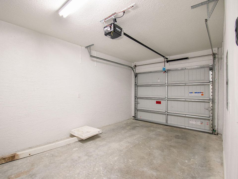 For Sale: $320,000 (3 beds, 2 baths, 1374 Square Feet)