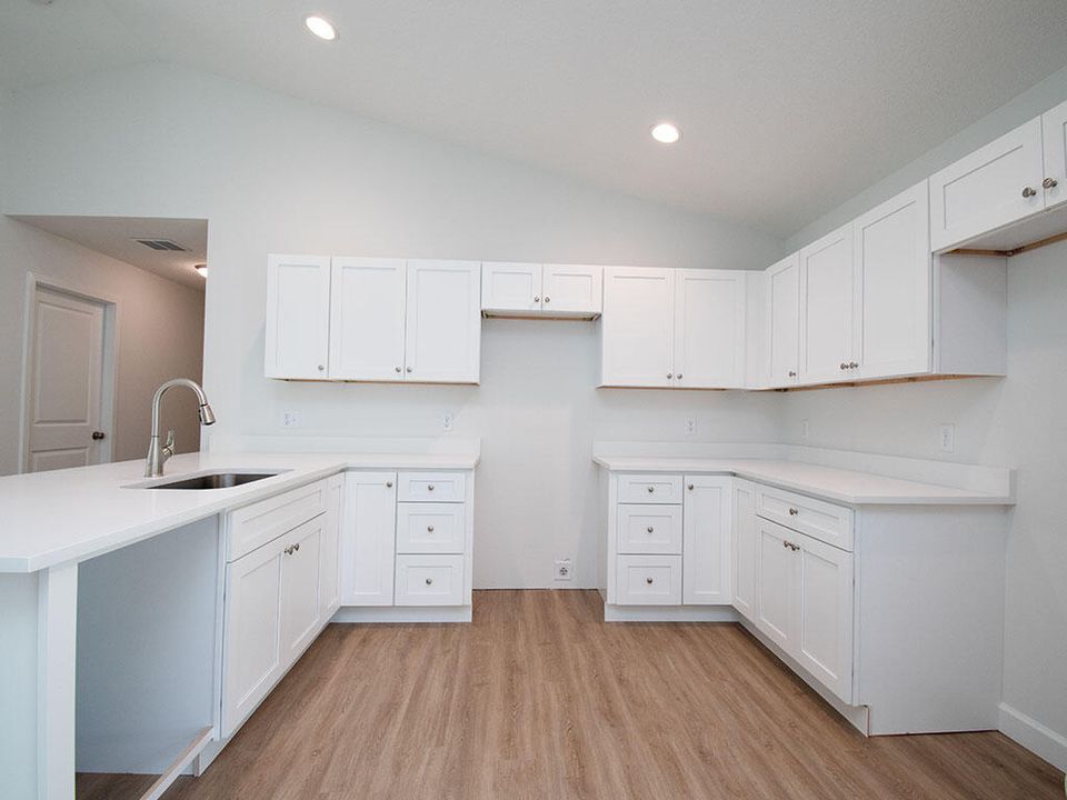 For Sale: $320,000 (3 beds, 2 baths, 1374 Square Feet)