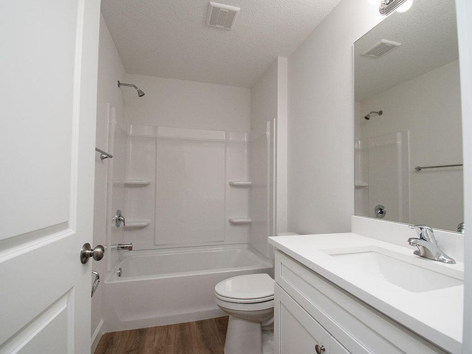 For Sale: $320,000 (3 beds, 2 baths, 1374 Square Feet)