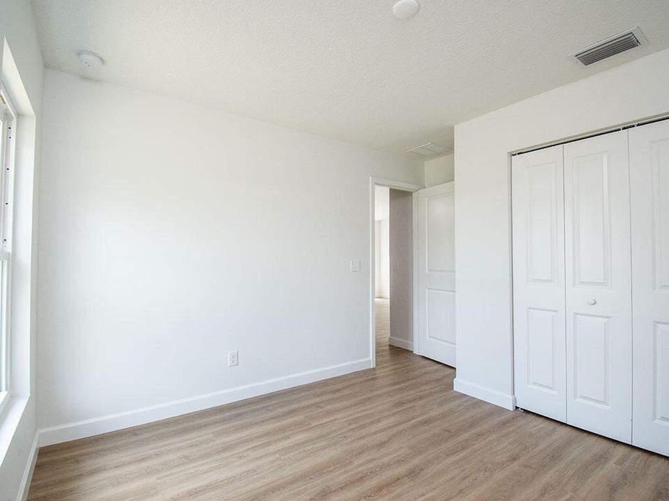 For Sale: $320,000 (3 beds, 2 baths, 1374 Square Feet)