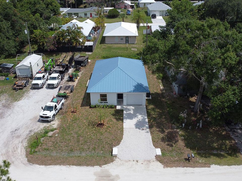 For Sale: $320,000 (3 beds, 2 baths, 1374 Square Feet)