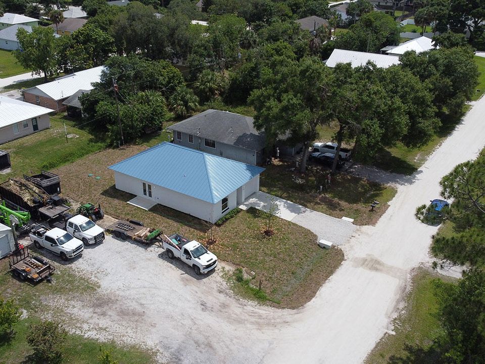 For Sale: $320,000 (3 beds, 2 baths, 1374 Square Feet)