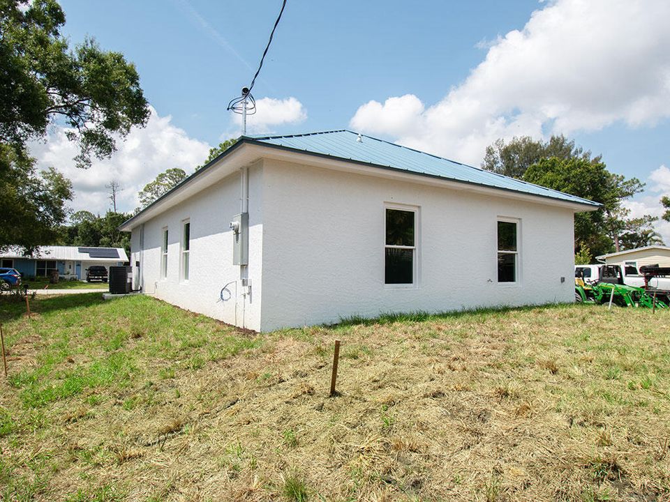 For Sale: $320,000 (3 beds, 2 baths, 1374 Square Feet)