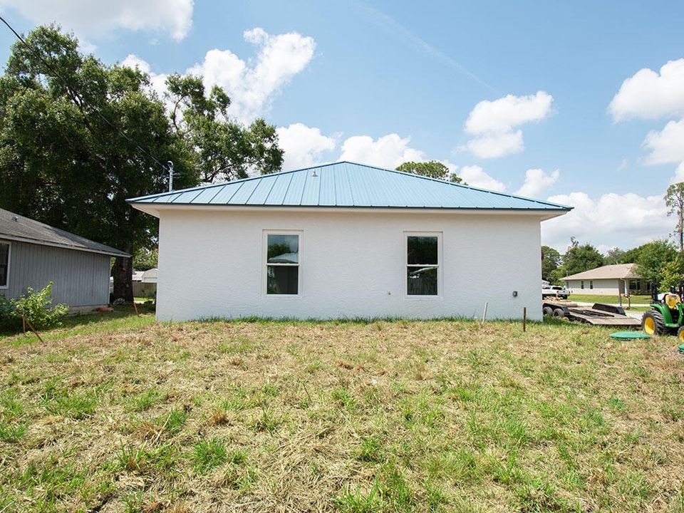 For Sale: $320,000 (3 beds, 2 baths, 1374 Square Feet)