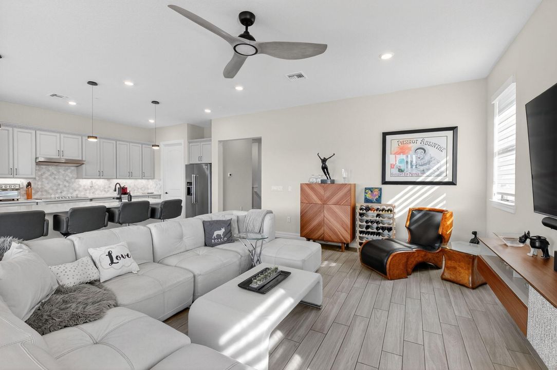 For Sale: $849,000 (3 beds, 2 baths, 2558 Square Feet)