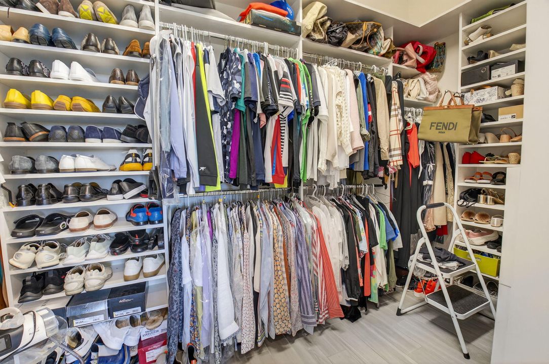 For Sale: $849,000 (3 beds, 2 baths, 2558 Square Feet)