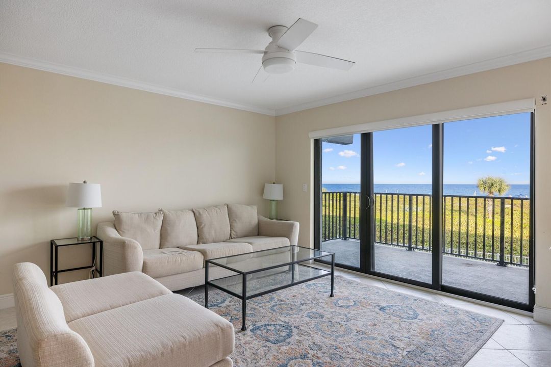 For Sale: $845,000 (2 beds, 2 baths, 1370 Square Feet)