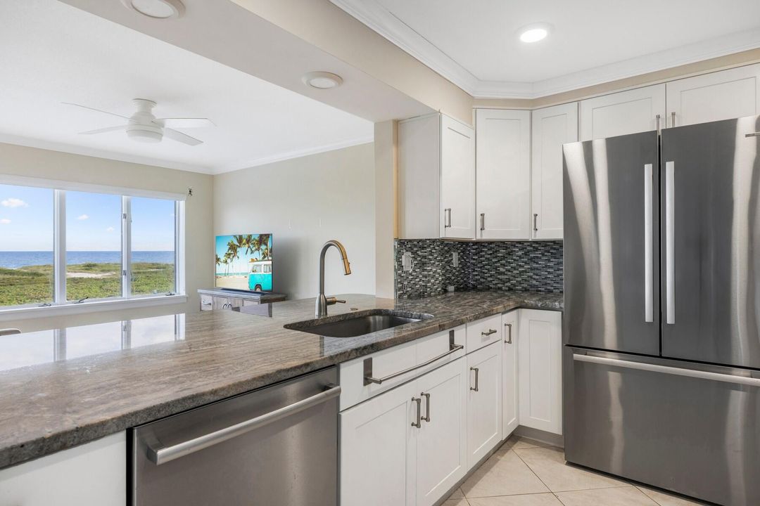 For Sale: $845,000 (2 beds, 2 baths, 1370 Square Feet)