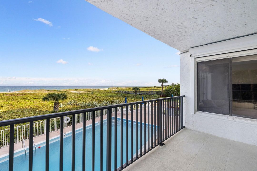 For Sale: $845,000 (2 beds, 2 baths, 1370 Square Feet)