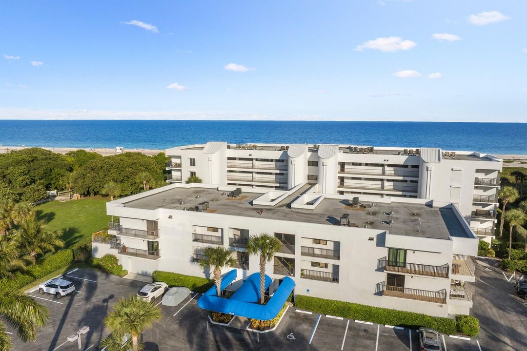 For Sale: $845,000 (2 beds, 2 baths, 1370 Square Feet)