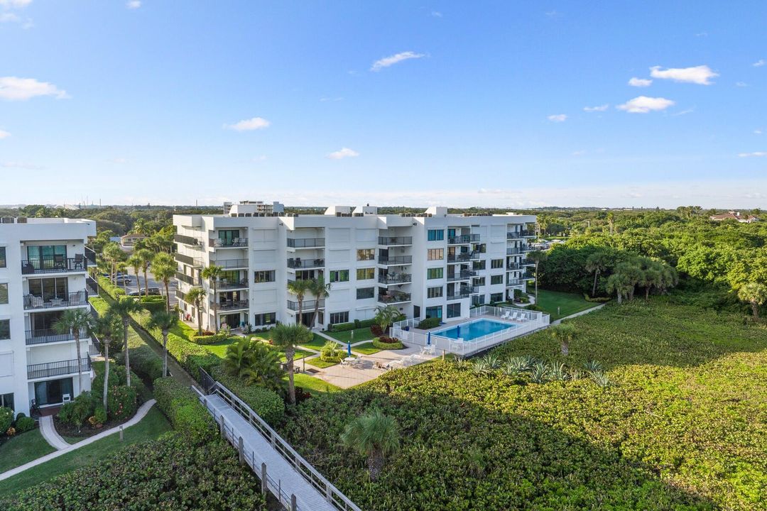 For Sale: $845,000 (2 beds, 2 baths, 1370 Square Feet)