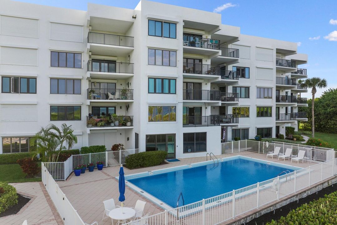 For Sale: $845,000 (2 beds, 2 baths, 1370 Square Feet)